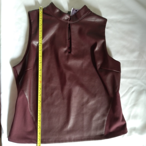 ☆NWT☆ Mark New York Burgundy Faux Leather Sleeveless Top Mock Neck With Keyhole - Picture 7 of 12
